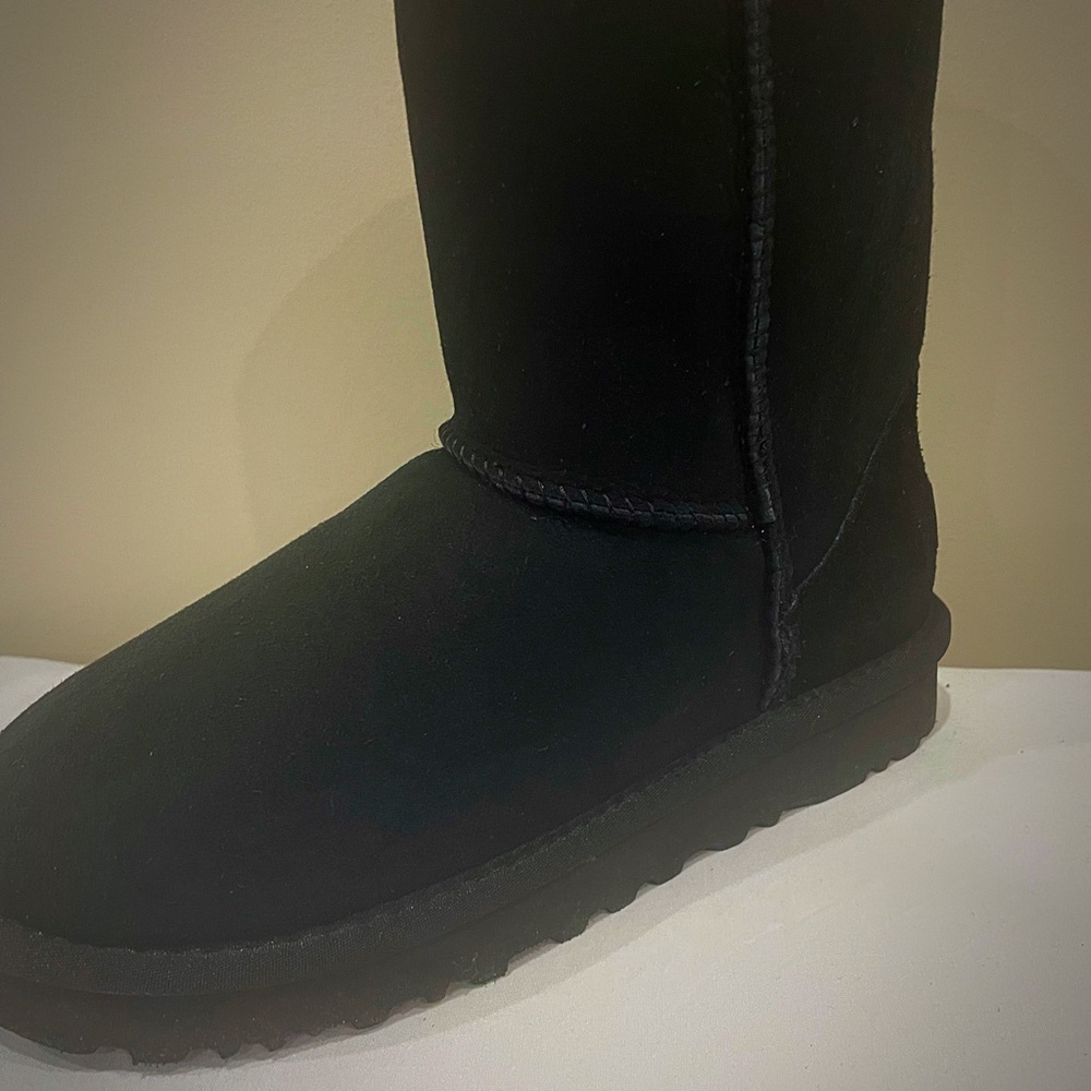Brand new UGG - Picture 11 of 11